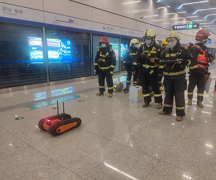 北京凌天智能消防內攻偵察機器人助力北京市地鐵隧道消防救援綜合實戰演練